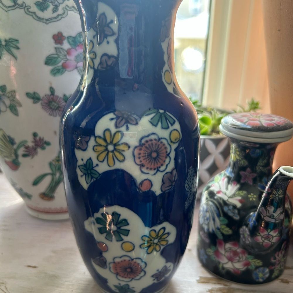 Vintage Dollarama Tall Shaped Flower Vase Blue / white - Picture 14 of 15
